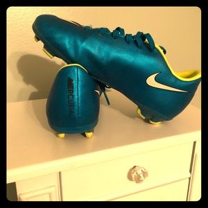 Kids Nike soccer cleats- size 1